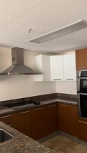 170 SE 14th St, Unit 1107 in Miami, FL - Building Photo - Building Photo