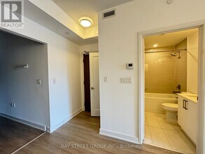 576 Front St W in Toronto, ON - Building Photo - Building Photo