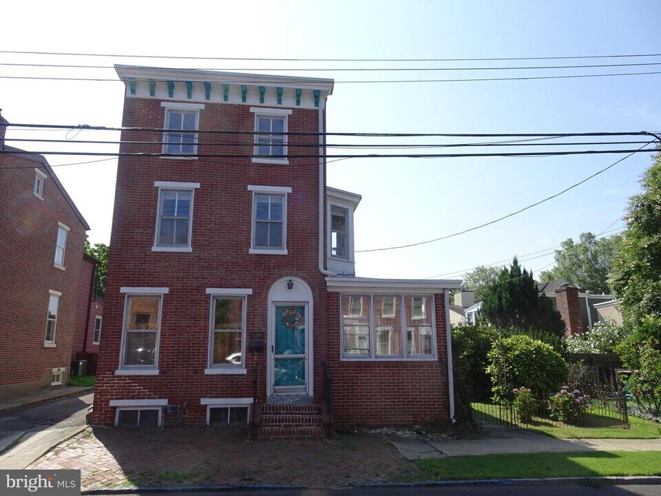 109 E 2nd St in New Castle, DE - Building Photo