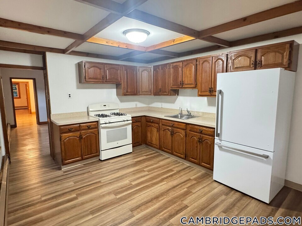 114 Thorndike St in Cambridge, MA - Building Photo