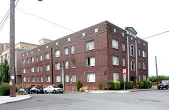 The Carlton Apartments in Seattle, WA - Building Photo - Building Photo