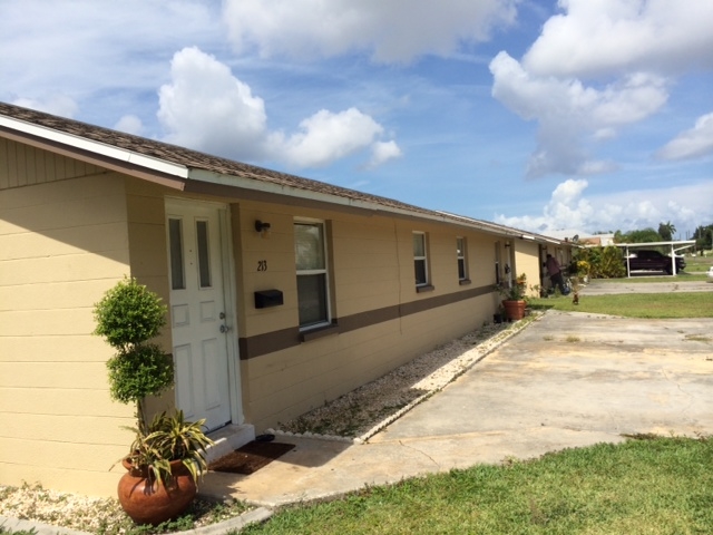 207 W Ann St in Punta Gorda, FL - Building Photo