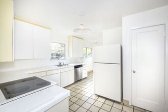 4287 Pomona Ave in Palo Alto, CA - Building Photo - Building Photo