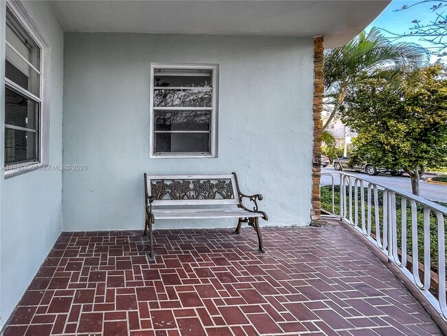 1925 Washington Ave in Miami Beach, FL - Building Photo - Building Photo