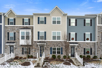 1005 Mohawk Ln in Mars, PA - Building Photo - Building Photo
