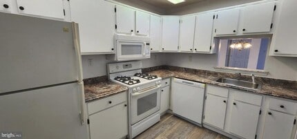 73 Center Ln in Mount Laurel, NJ - Building Photo - Building Photo