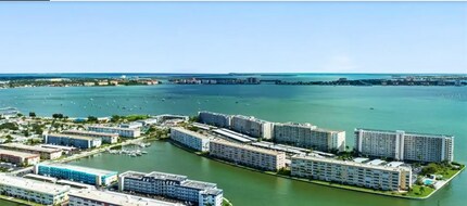 3114 59th St S, Unit 410 in Gulfport, FL - Foto de edificio - Building Photo