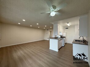 6041 Whitsett Ave in Los Angeles, CA - Building Photo - Building Photo