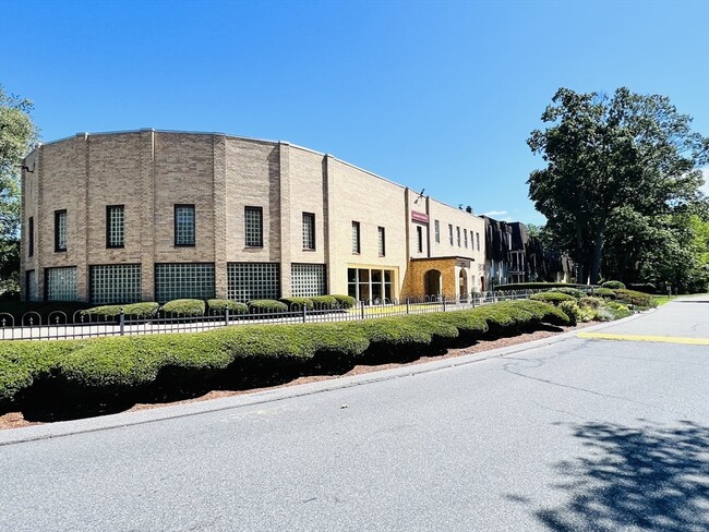 18 Shadowbrook Ln in Milford, MA - Building Photo - Building Photo