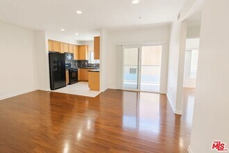 12132 Hart St in Los Angeles, CA - Building Photo - Building Photo