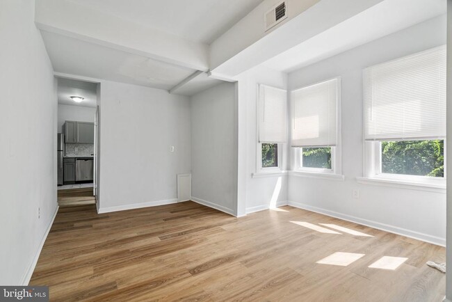 2105 N 17th St in Philadelphia, PA - Building Photo - Building Photo