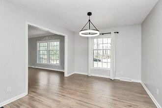 1932 Stoneyridge Dr in Charlotte, NC - Building Photo - Building Photo