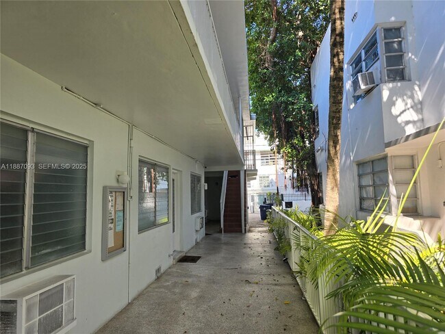 835 Meridian Ave in Miami Beach, FL - Building Photo - Building Photo