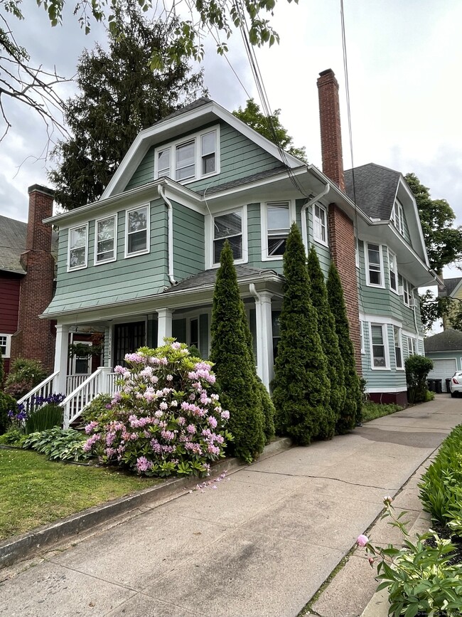 property at 1940 Chapel St