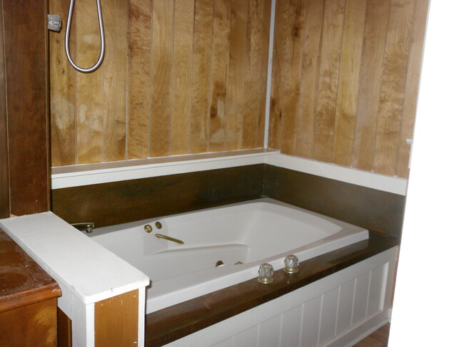 250 N 7th St, Unit garage apt in Beaumont, TX - Building Photo - Building Photo