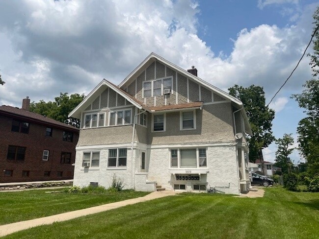 3309 University Ave