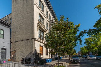 479 Van Buren St in Brooklyn, NY - Foto de edificio - Building Photo