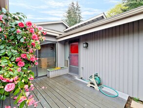 173 142nd Pl NE in Bellevue, WA - Building Photo - Building Photo