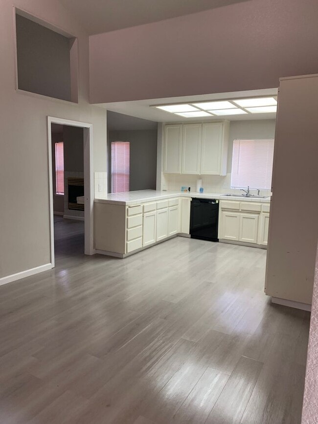 5660 W Tenaya Ave in Fresno, CA - Building Photo - Building Photo