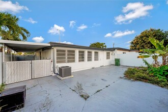 38 Essex Ave in Hialeah, FL - Building Photo - Building Photo