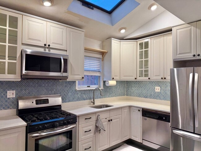 207-03 34th Ave in Queens, NY - Building Photo - Building Photo