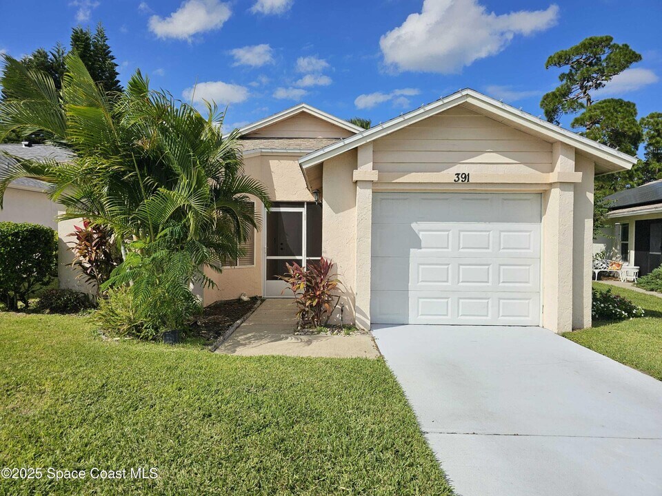391 Cypress Point Dr in Melbourne, FL - Building Photo