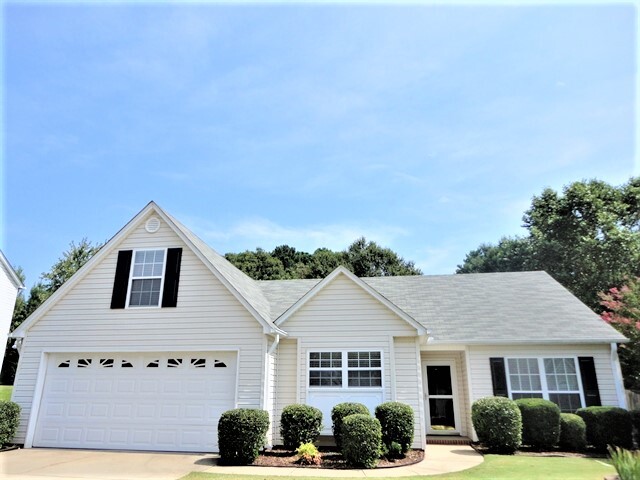 23 Ashridge Way in Simpsonville, SC - Building Photo