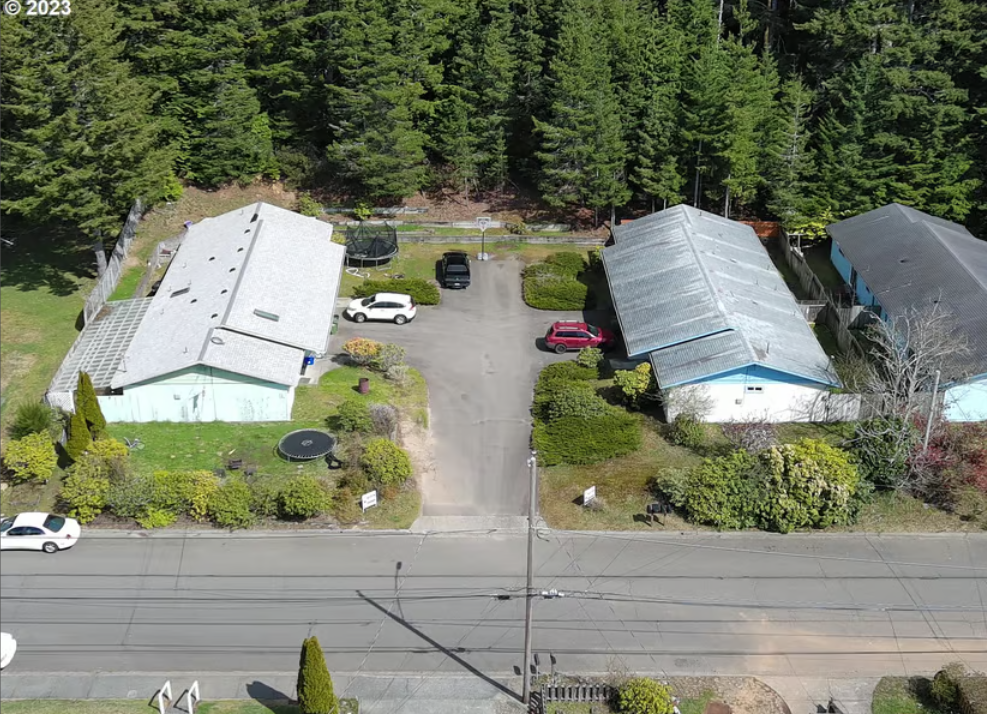 265-275 Ackerman Ave in Coos Bay, OR - Building Photo