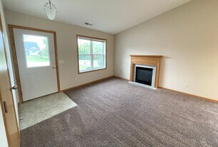 601 W 9th St in New Richmond, WI - Building Photo