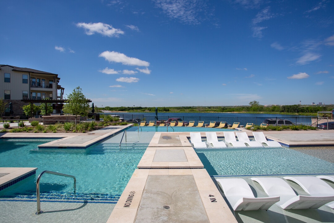 The Salado at Red Berry in San Antonio, TX - Foto de edificio