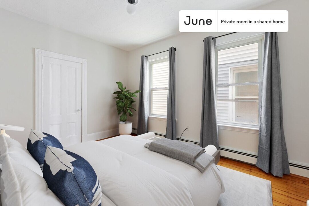 Private bedroom in 4 bed/1 bath Home in Boston, MA - Building Photo