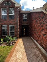 7719 Valera Ln in Houston, TX - Foto de edificio - Building Photo