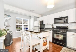 102 Peregrine Ln in Hummelstown, PA - Building Photo - Building Photo