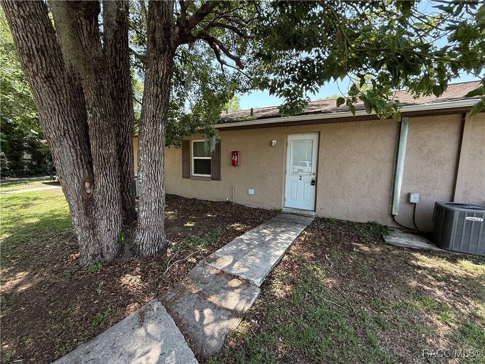 412 Tompkins St in Inverness, FL - Building Photo