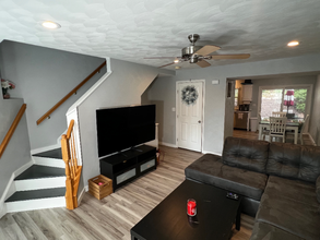 1010 Pinoak Ct in East Pittsburgh, PA - Building Photo - Building Photo