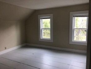 275 High St, Unit 1 in Somersworth, NH - Building Photo - Building Photo