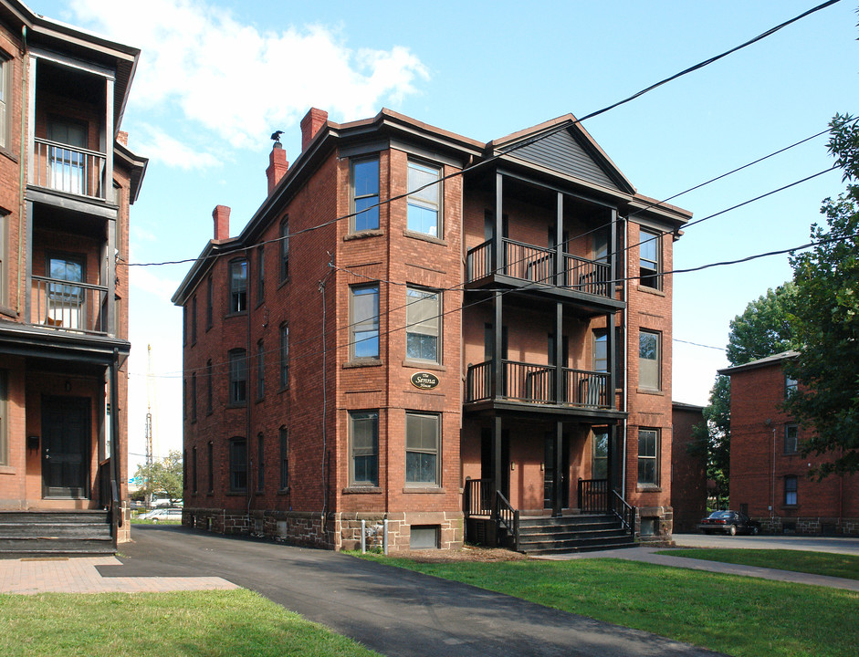 The Senna House in Hartford, CT - Building Photo