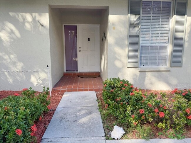 10235 Panama St in Hollywood, FL - Foto de edificio - Building Photo