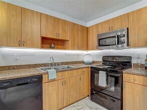 21032 Voyager Blvd, Unit 8 in Land O Lakes, FL - Building Photo - Building Photo