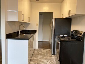 657 Balliol in Toronto, ON - Building Photo - Building Photo