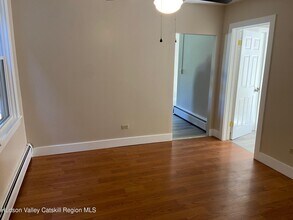 214 Robinson St in Hudson, NY - Building Photo - Building Photo