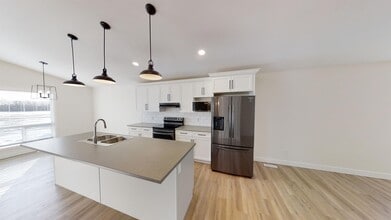 9805-9889 89 St in Grande Prairie, AB - Building Photo - Building Photo