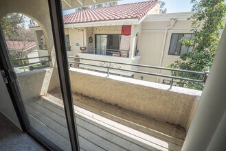 18820 Mandan St in Santa Clarita, CA - Building Photo - Building Photo