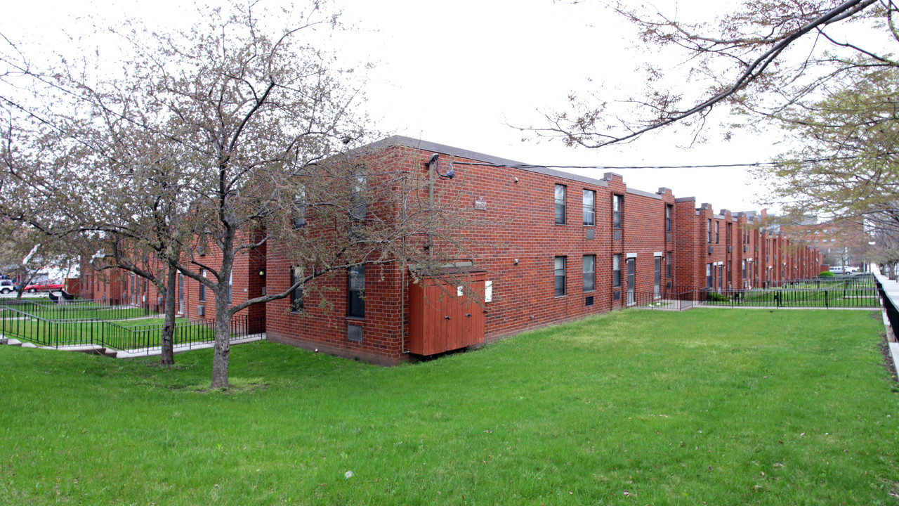 Norfolk Square Apartments in Newark, NJ - Building Photo