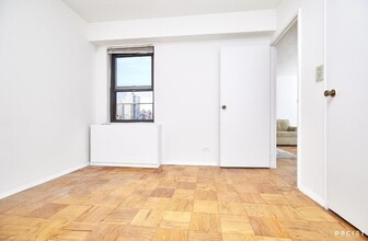 345 E 80th St, Unit 22A in New York, NY - Building Photo - Building Photo