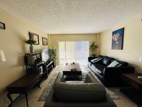 4160 Inverrary Dr, Unit 207 in Lauderhill, FL - Building Photo - Building Photo