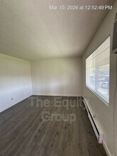 352 S Blackstone St in Tulare, CA - Building Photo - Building Photo