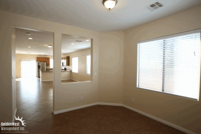 5836 Bellows Beach St in North Las Vegas, NV - Foto de edificio - Building Photo