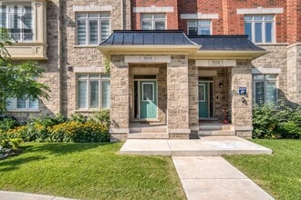 3018 Eighth Line in Oakville, ON - Building Photo - Building Photo