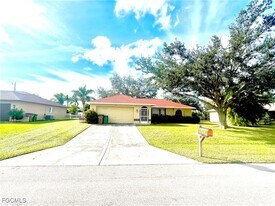 2110 SE 8th Pl in Cape Coral, FL - Building Photo